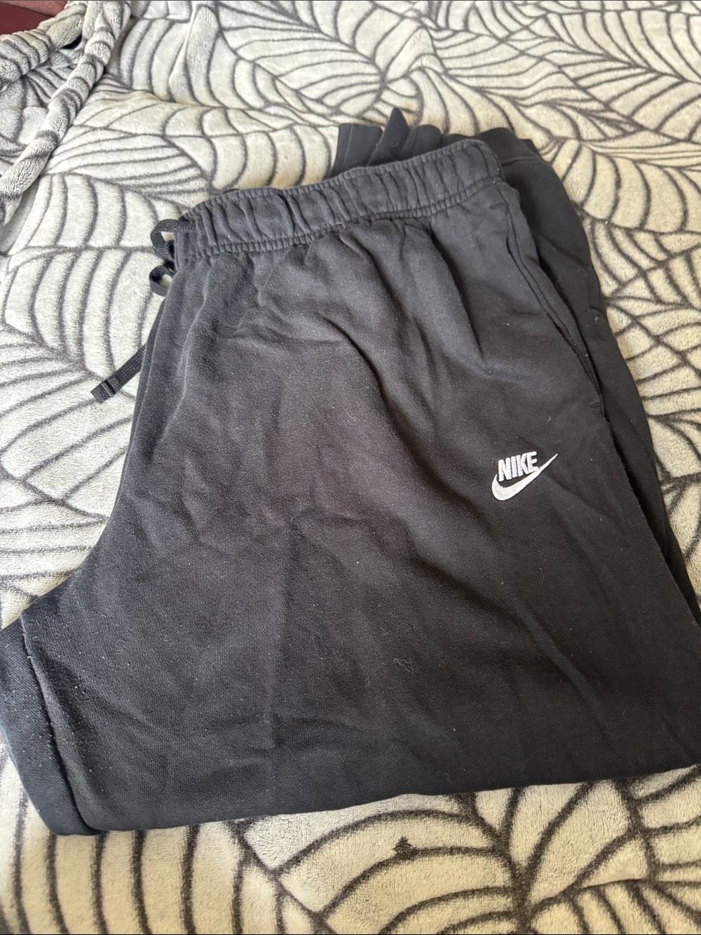 Women’s Black Nike Club Fleece Joggers with Pockets XXL